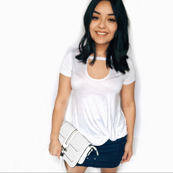 🔻SALE •LAST 1 (L)• Mandy Choker Tee in White - Picture 2 of 5